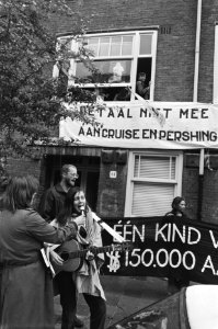 Openbare verkoping in woning in Amsterdam wegens niet betalen belasting uit prot, Bestanddeelnr 933-3353