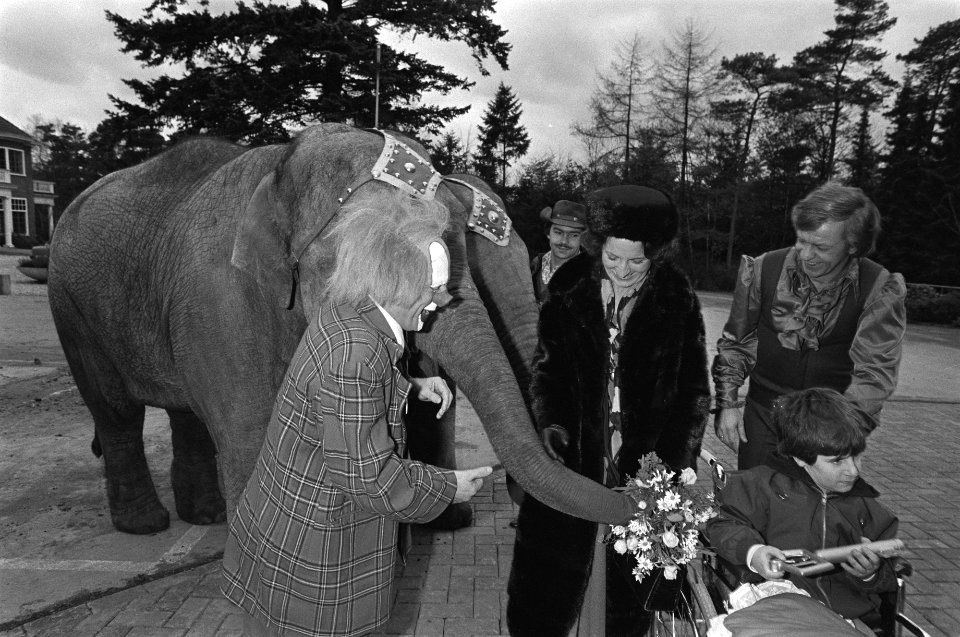 Opening overbruggingspaviljoen De Hoogstraat door Margriet , Akbulut Fuat bewo, Bestanddeelnr 931-1557