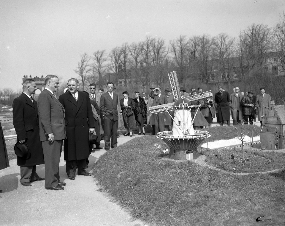 Opening paviljoen spoorwegen in Miniatuur Middelburg Walcheren, Bestanddeelnr 907-7218