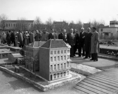 Opening paviljoen spoorwegen in Miniatuur Middelburg Walcheren, Bestanddeelnr 907-7211