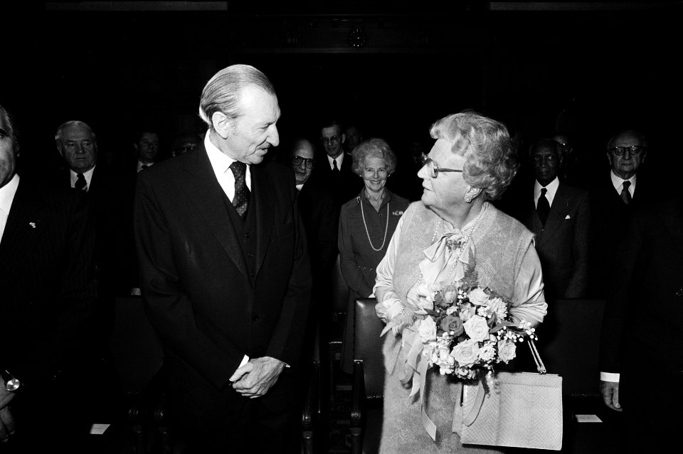 Opening nieuw gebouw Internationaal Gerechtshof in Den Haag koningin Juliana i, Bestanddeelnr 929-6544