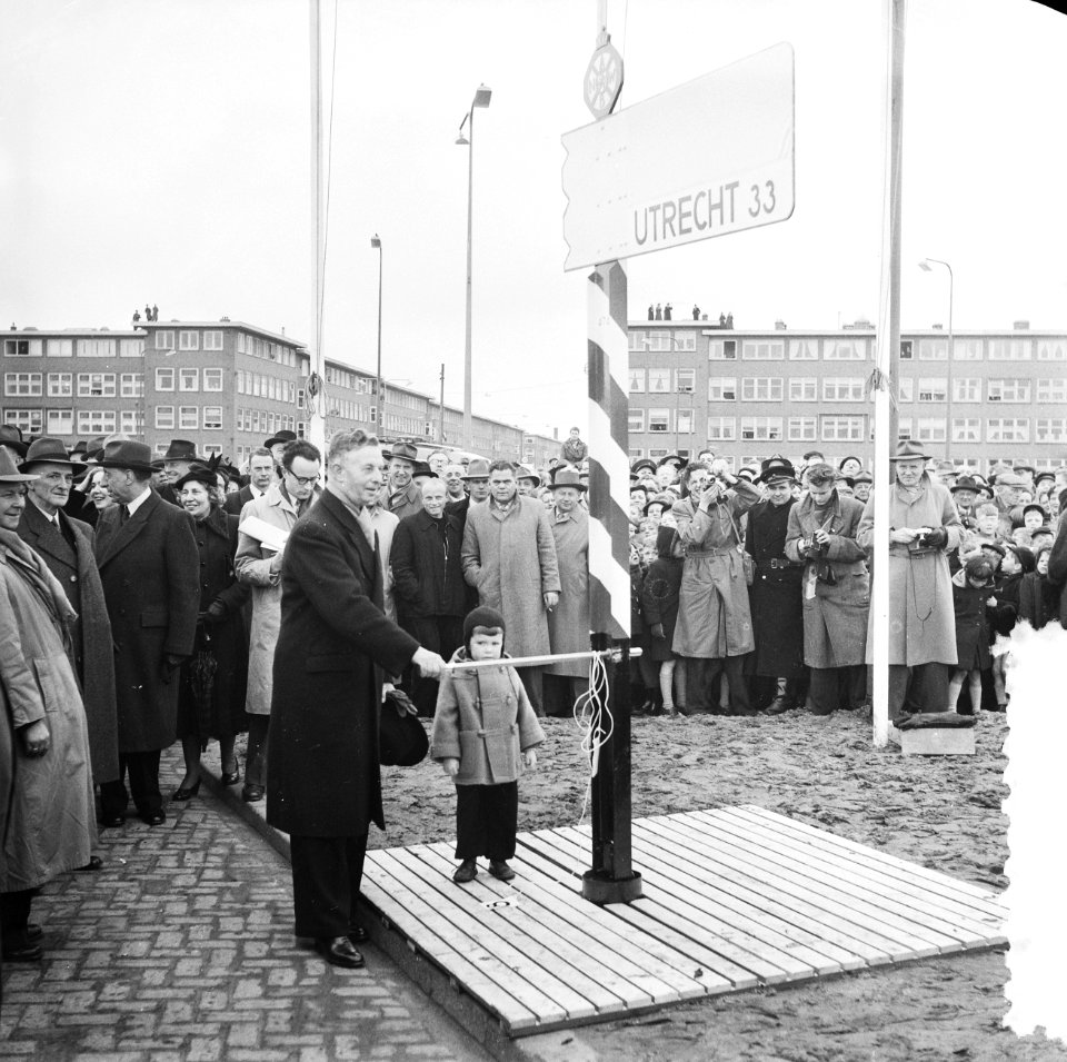 Opening nieuwe weg naar Utrecht door Minister Algera, Bestanddeelnr 934-7134