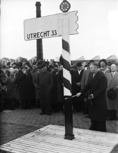 Opening nieuwe weg naar Utrecht door Minister Algera, Bestanddeelnr 906-3711