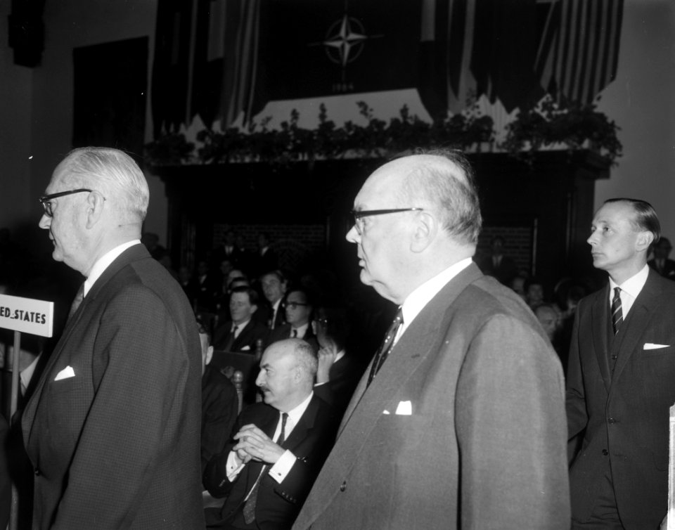 Opening NATO conferentie te Den Haag , Haekkerup, Couve de Murville , Schroder, Bestanddeelnr 916-4288