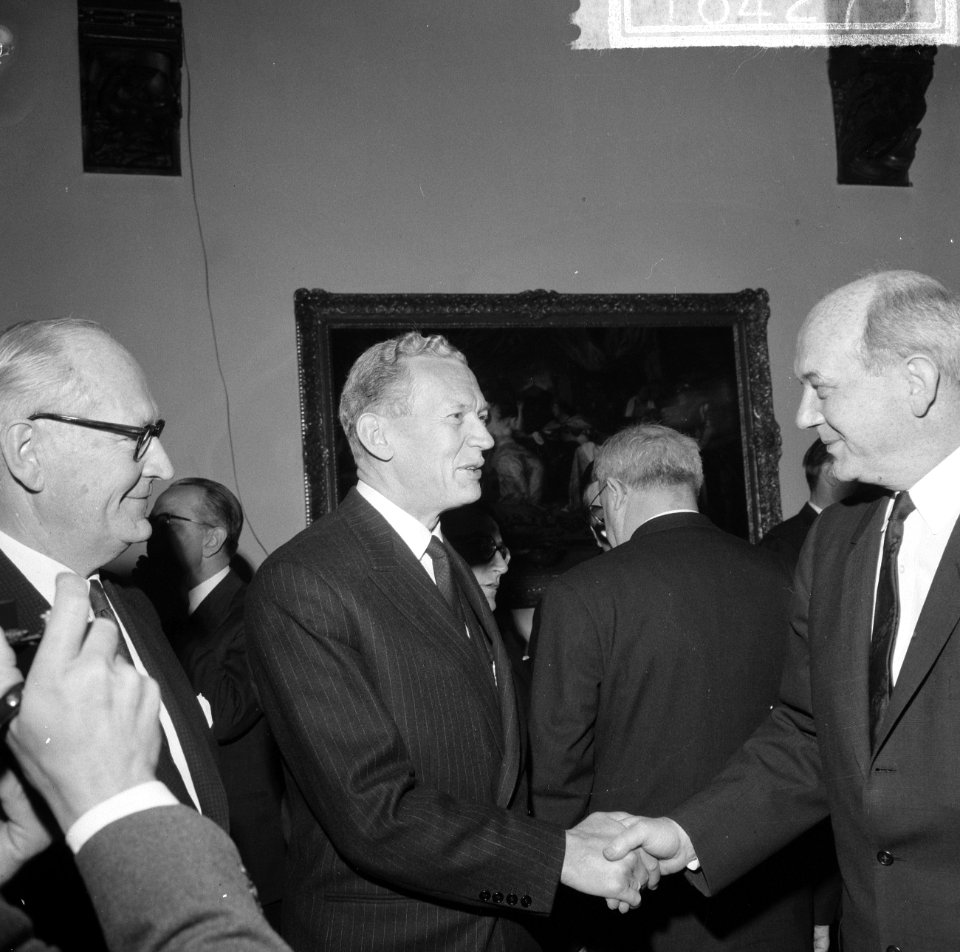 Opening NATO conferentie te Den Haag , Coure de Murville en Butler, Bestanddeelnr 916-4275