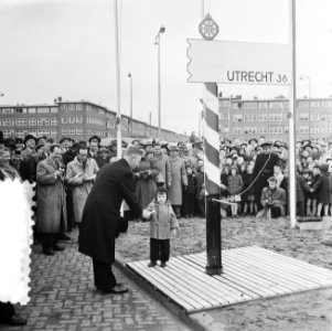 Opening nieuwe weg naar Utrecht door Minister Algera, Bestanddeelnr 934-7135