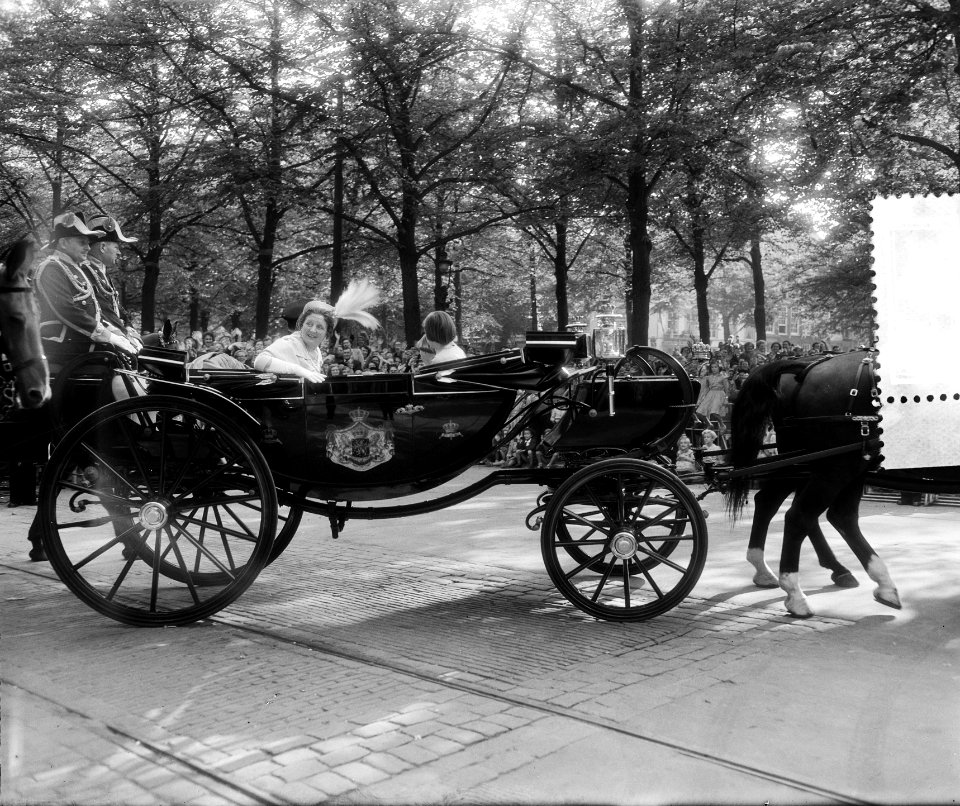 Opening Staten Generaal , rijtoer door Den Haag, Bestanddeelnr 907-3371