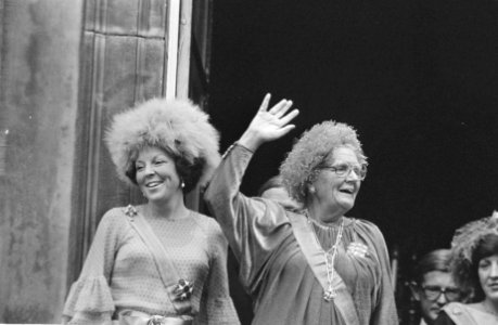 Opening Staten Generaal , Prinsjesdag 78 Prinses Beatrix en koningin Juliana zw, Bestanddeelnr 934-6638