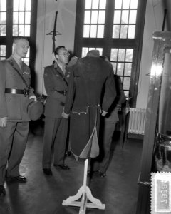 Opening oorlogsmuseum door Prins Bernhard te Leiden, Bestanddeelnr 907-8384