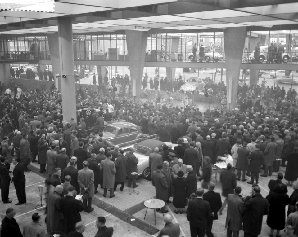 Opening nieuwe gebouw van Autopon aan de Overtoom, Bestanddeelnr 912-0477