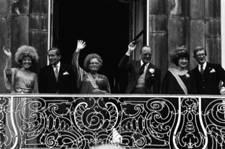 Opening Staten Generaal , Prinsjesdag 78 hele Koninklijke familie op balkon, Bestanddeelnr 929-9085