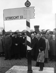 Opening nieuwe weg naar Utrecht door Minister Algera, Bestanddeelnr 906-3709