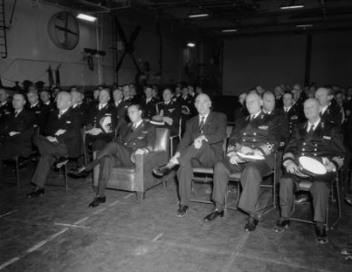 Opening nieuwe haven in Den Helder met kabel doorvaren door Karel Doorman, Bestanddeelnr 906-5629