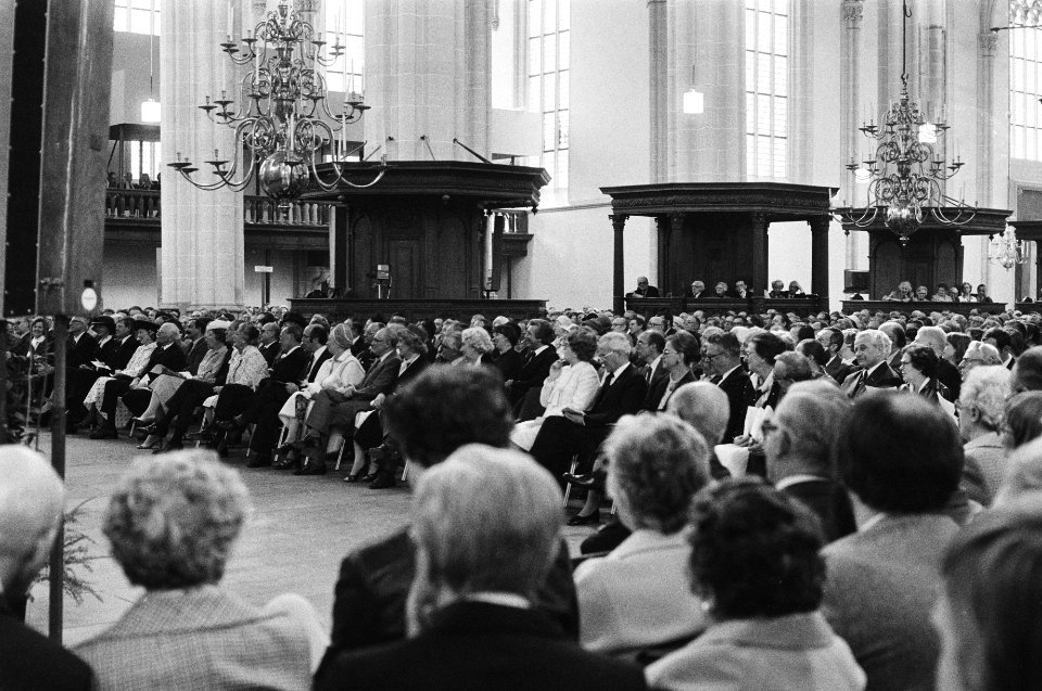 Opening Nieuwe Kerk in Amsterdam in aanwezigheid van de Koninklijke familie ove, Bestanddeelnr 930-7774