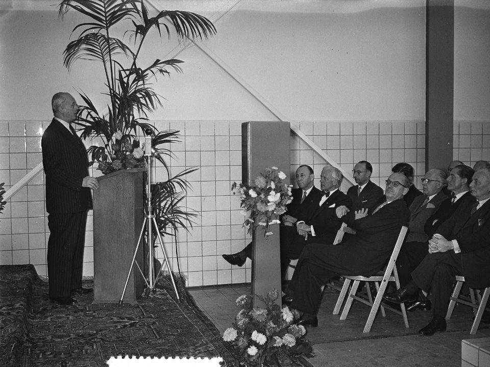 Opening nieuwe gasfabriek bij Hoogovens door burgemeester dAilly en Ir. A. H. In, Bestanddeelnr 907-4167