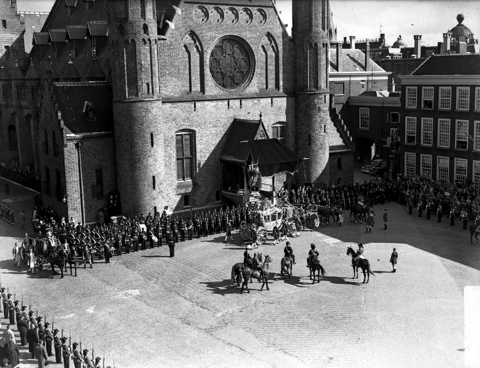 Opening Staten Generaal. Overzicht Binnenhof, Bestanddeelnr 903-0141
