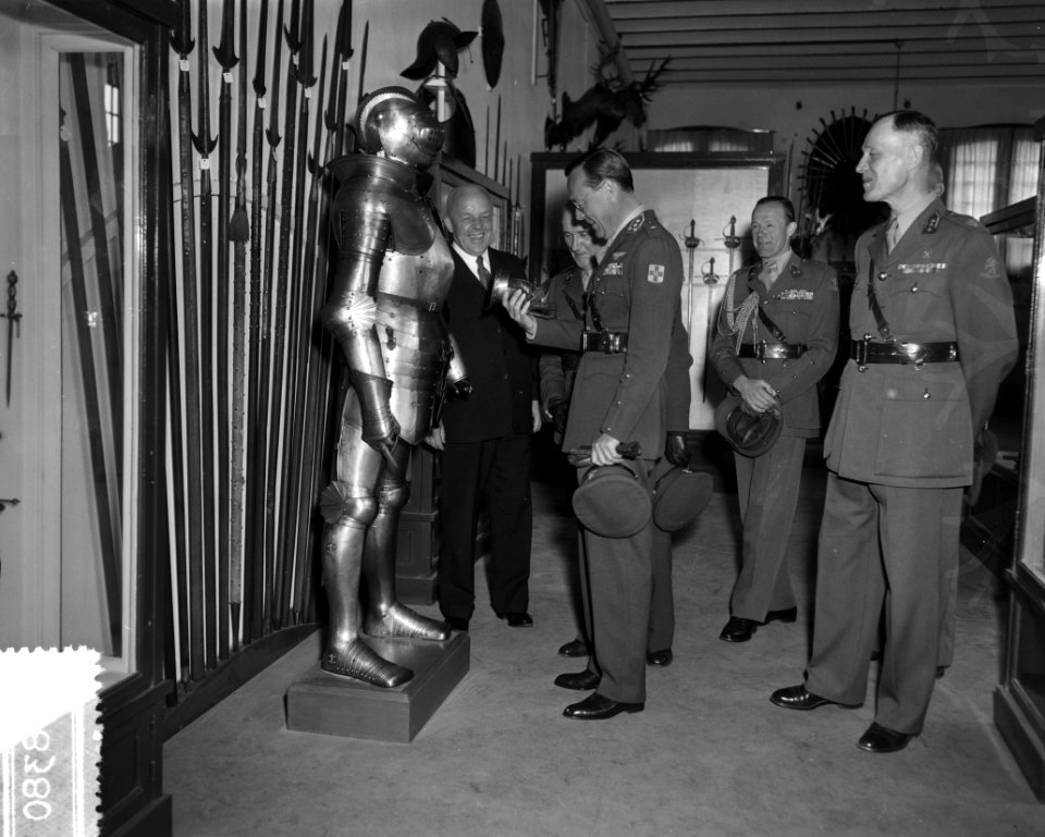 Opening oorlogsmuseum door Prins Bernhard te Leiden, Bestanddeelnr 907-8380
