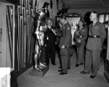 Opening oorlogsmuseum door Prins Bernhard te Leiden, Bestanddeelnr 907-8380