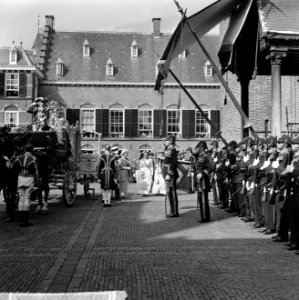 Opening Staten Generaal , aankomst op het Binnenhof, Bestanddeelnr 916-8833