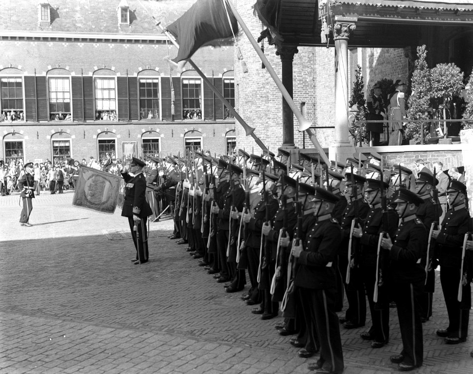 Opening Staten Generaal. Mariniers voor Ridderzaal, Bestanddeelnr 903-0136