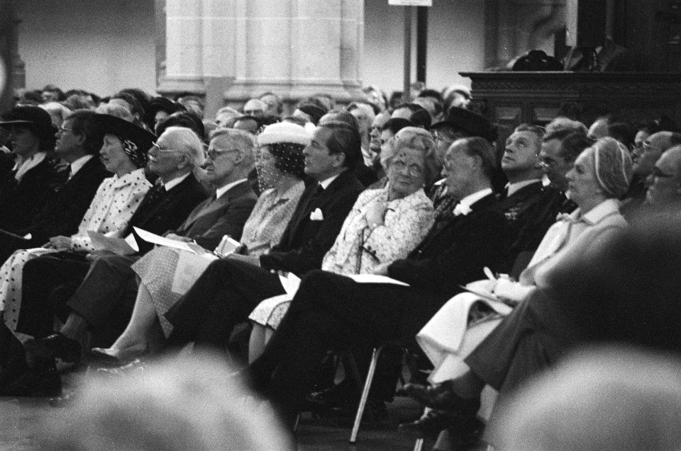 Opening Nieuwe Kerk in Amsterdam in aanwezigheid van de Koninklijke familie v.l, Bestanddeelnr 930-7768