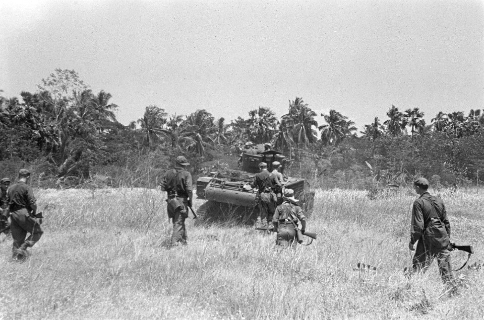 Operaties in het veld tanks van het 3e eskadron Vechtwagens KNIL met infanteris, Bestanddeelnr 46-3-1