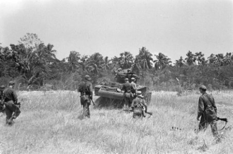 Operaties in het veld tanks van het 3e eskadron Vechtwagens KNIL met infanteris, Bestanddeelnr 46-3-1