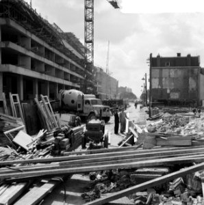 Operatie Weesperstraat werk aan de bruggen, de Weesperstraat ligt helemaal open, Bestanddeelnr 916-6348