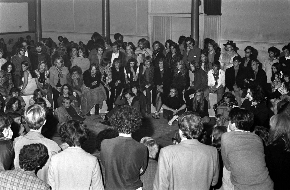 Openbare teach-in in het jeugdcentrum Paradiso, Amsterdam over de toekomst van P, Bestanddeelnr 922-7556