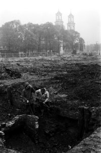 Opgravingen door medewerkers Archeologie van de Dienst Openbare Werken en het Amsterdams Historisch Museum, Bestanddeelnr 931-4715 photo