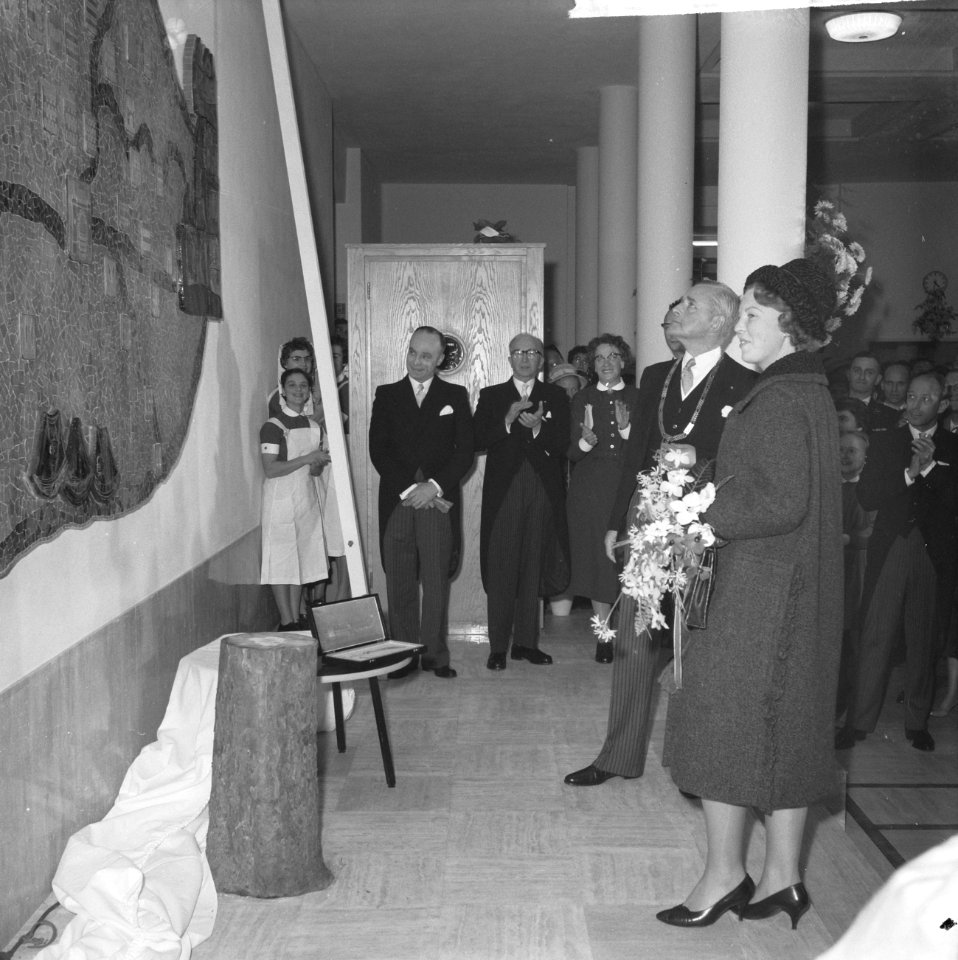 Opening nieuw Streekziekenhuis te Gorkum door Prinses Beatrix, Bestanddeelnr 911-7411
