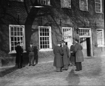 Opheffing MMOD Leiden. Generaal Kruls in gesprek, Bestanddeelnr 902-5533