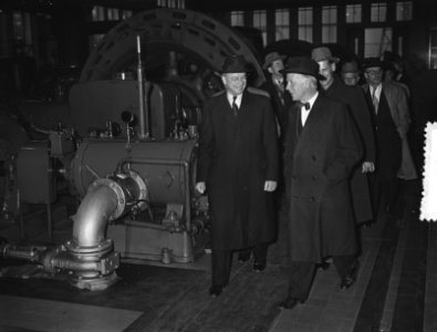 Opening nieuwe gasfabriek bij Hoogovens door burgemeester dAilly en Ir. A. H. In, Bestanddeelnr 907-4163