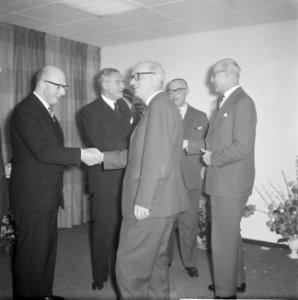 Opening nieuw gebouw van de OLVEH aan het Damrak, Bestanddeelnr 913-4568