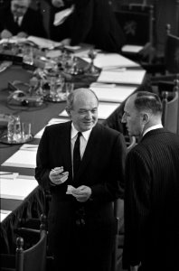 Opening NATO conferentie te Den Haag , Dean Rusk en Luns, Bestanddeelnr 916-4270 photo