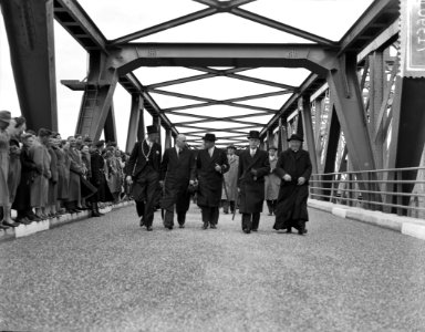 Opening nieuwe brug over Maas bij Gennep, Bestanddeelnr 907-1390 photo