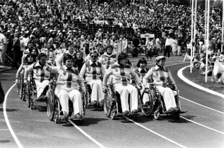 Opening Olympische Spelen voor Gehandicapten in Arnhem deelnemers tijdens defil, Bestanddeelnr 930-8899