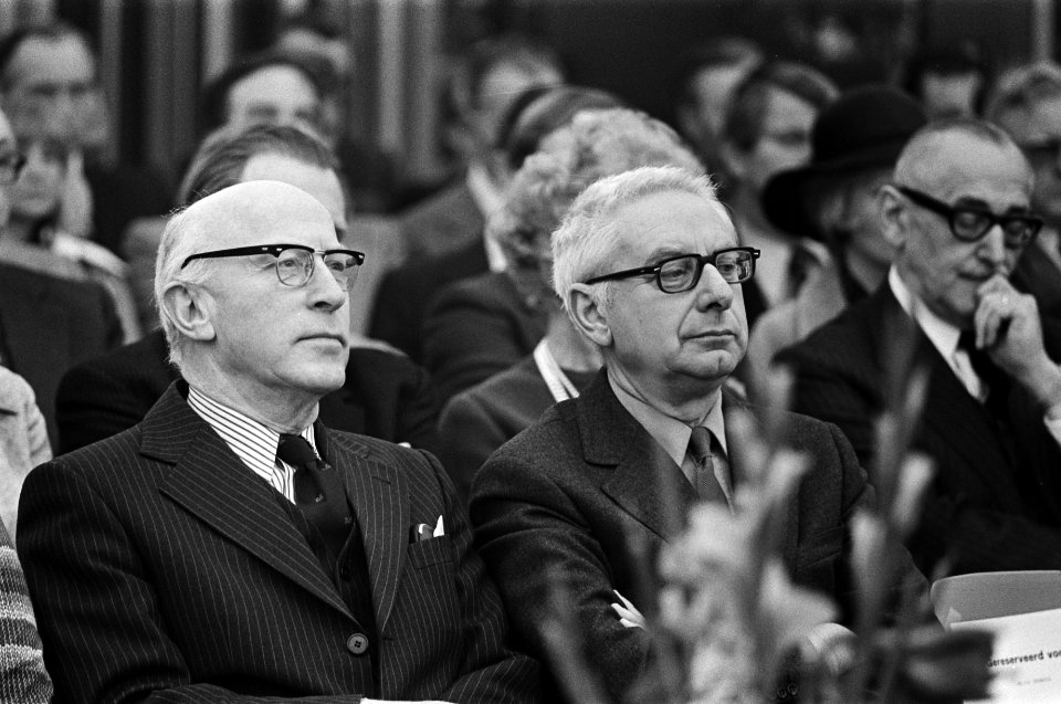 Opening nieuw hoofdkantoor groep Buhrmann-Tetterode (Paalbergweg-Brulwijk) prof, Bestanddeelnr 928-5137
