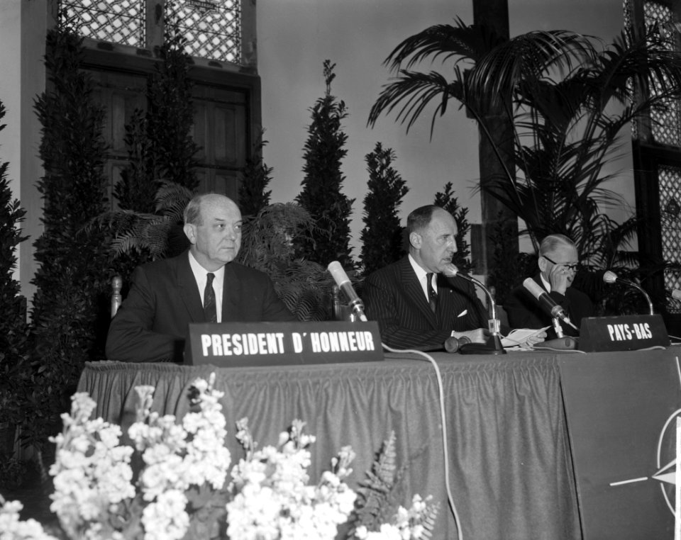 Opening NATO conferentie te Den Haag , overzicht tijde openingstoespraak van min, Bestanddeelnr 916-4281