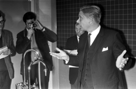 Opening nieuw gebouw van de medische faculteit Vrije Universiteit Amsterdam door, Bestanddeelnr 922-1003