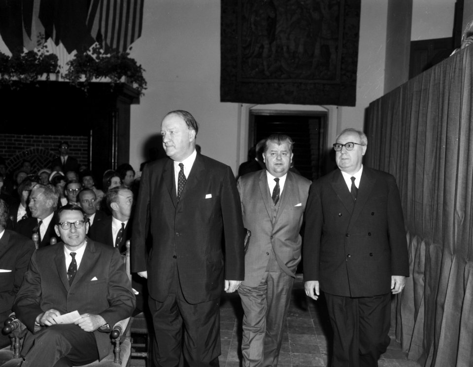 Opening NATO conferentie te Den Haag , vlnr Butler Haekkerup en Erkin (Turki, Bestanddeelnr 916-4285