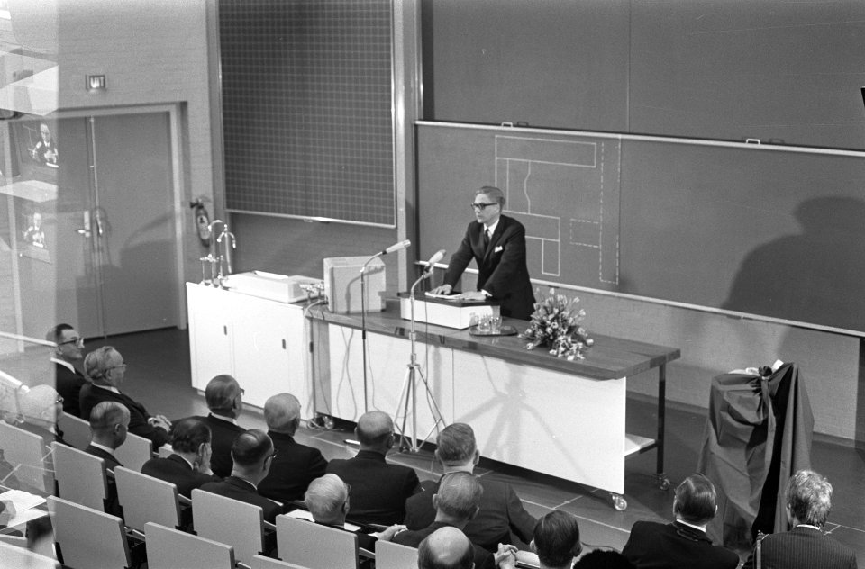 Opening nieuw gebouw van de medische faculteit Vrije Universiteit Amsterdam door, Bestanddeelnr 922-1005