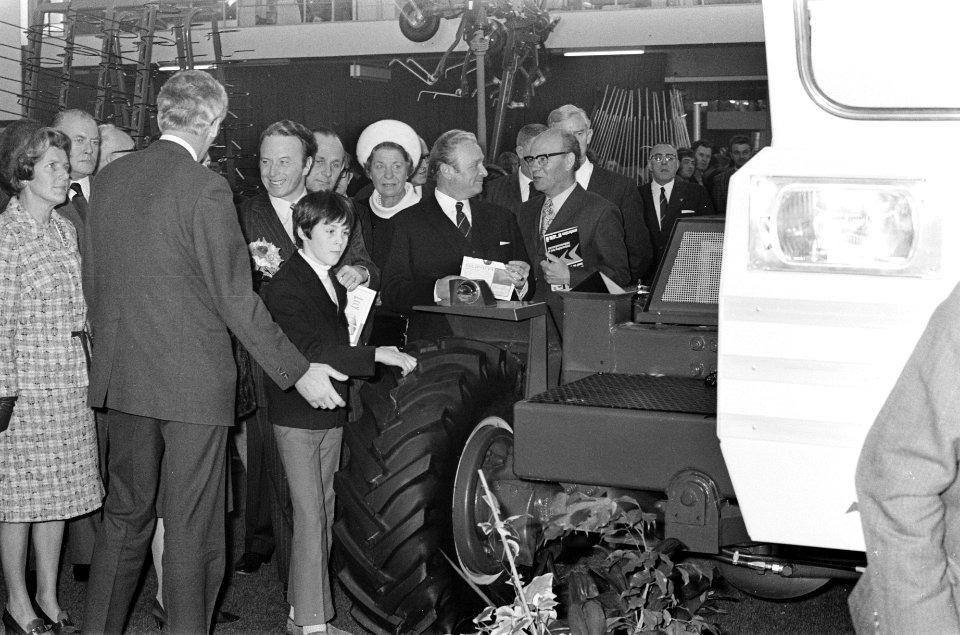 Opening Land en Tuinbouwtentoonstelling in RAI Amsterdam tijdens rondgang, Bestanddeelnr 925-3181