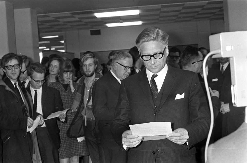 Opening nieuw gebouw medische faculteit Vrije Universiteit Amsterdam door Minist, Bestanddeelnr 922-1001