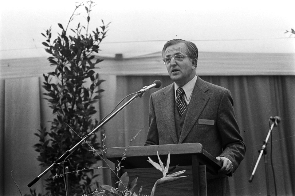 Opening nieuw hoofdkantoor groep Buhrmann-Tetterode (Paalbergweg-Brulwijk), Bestanddeelnr 928-5136