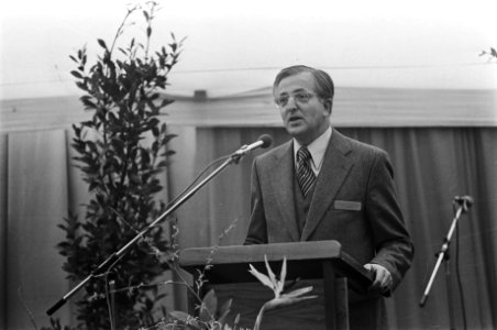 Opening nieuw hoofdkantoor groep Buhrmann-Tetterode (Paalbergweg-Brulwijk), Bestanddeelnr 928-5136