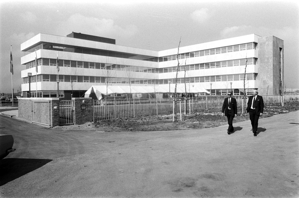 Opening nieuw hoofdkantoor groep Buhrmann-Tetterode (Paalbergweg-Brulwijk), Bestanddeelnr 928-5141