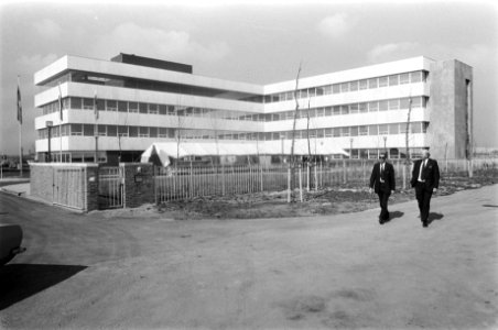 Opening nieuw hoofdkantoor groep Buhrmann-Tetterode (Paalbergweg-Brulwijk), Bestanddeelnr 928-5141