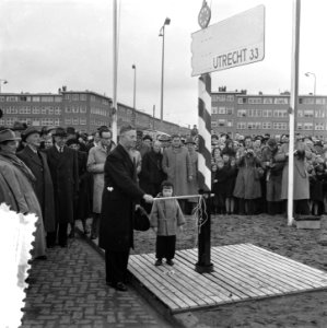 Opening nieuwe weg naar Utrecht door Minister Algera, Bestanddeelnr 906-3703