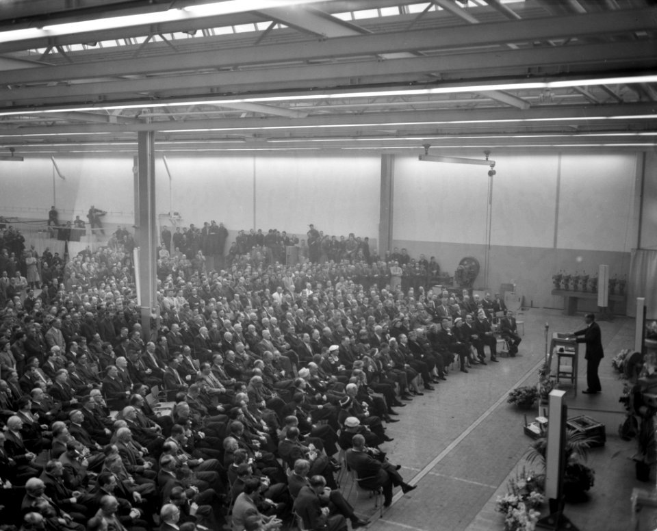 Opening nieuwe glas en machinefabriek van Philips te Eindhoven door Minister pro, Bestanddeelnr 909-4026